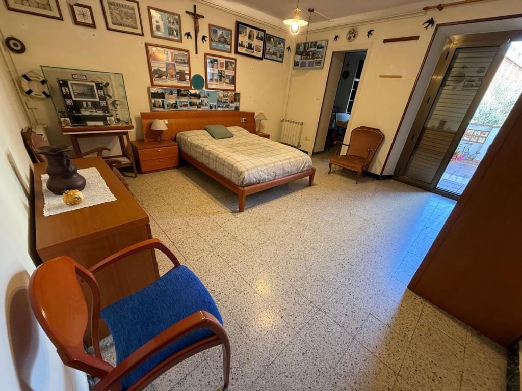 6 bedroom Finca/Country House for sale in Pineda de Mar with garage - € 450,000 (Ref: 9986553)
