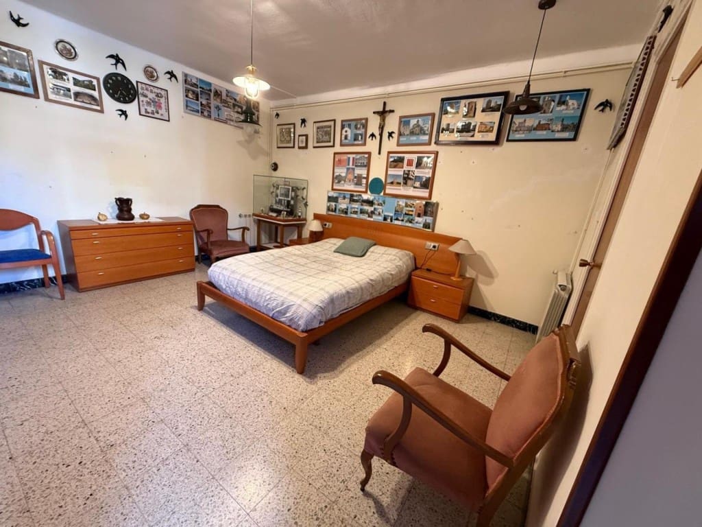 6 bedroom Finca/Country House for sale in Pineda de Mar with garage - € 450,000 (Ref: 9986553)