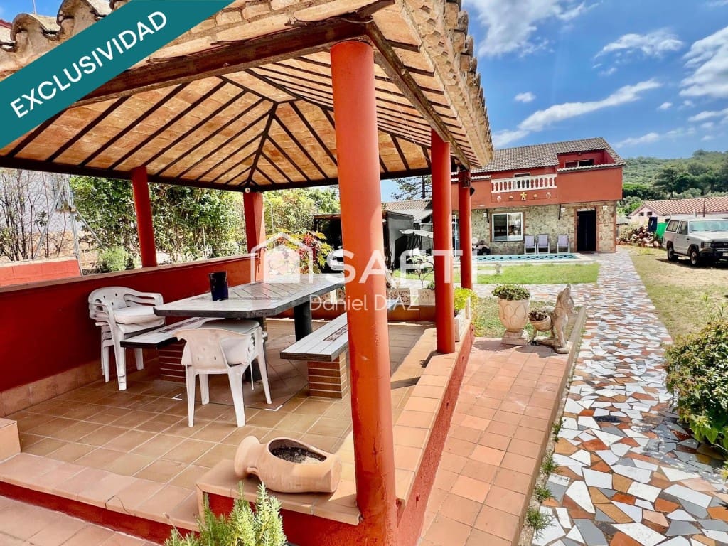 Chalet de 4 habitaciones en Llagostera en venta - 260.000 € (Ref: 9990397)