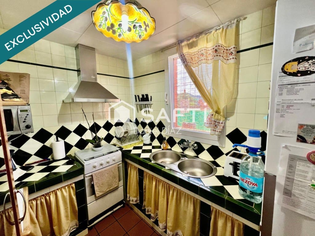 Chalet de 4 habitaciones en Llagostera en venta - 260.000 € (Ref: 9990397)