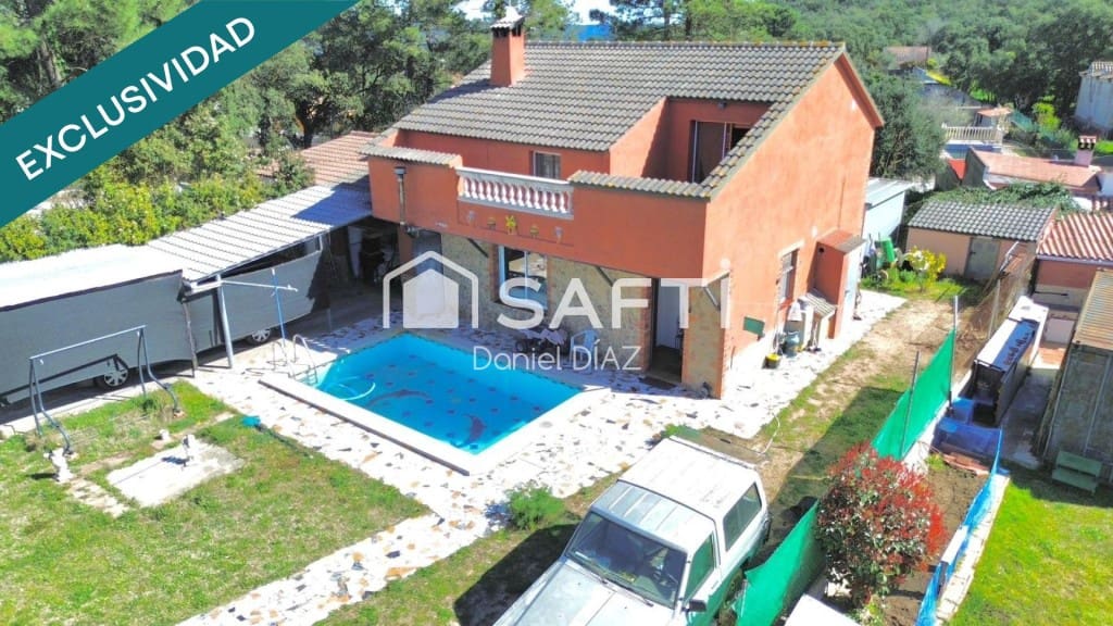 Chalet de 4 habitaciones en Llagostera en venta - 260.000 € (Ref: 9990397)