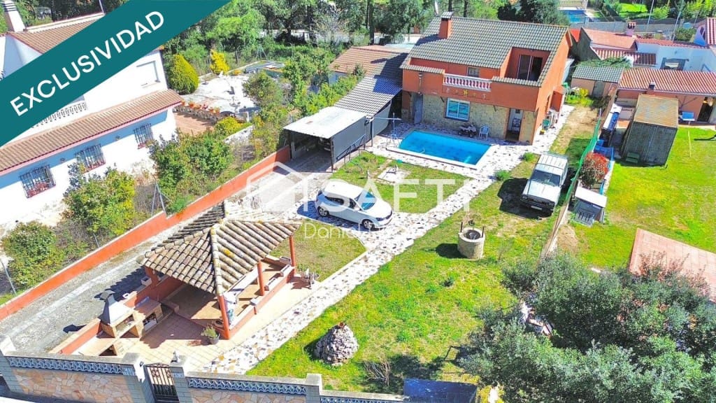 Chalet de 4 habitaciones en Llagostera en venta - 260.000 € (Ref: 9990397)