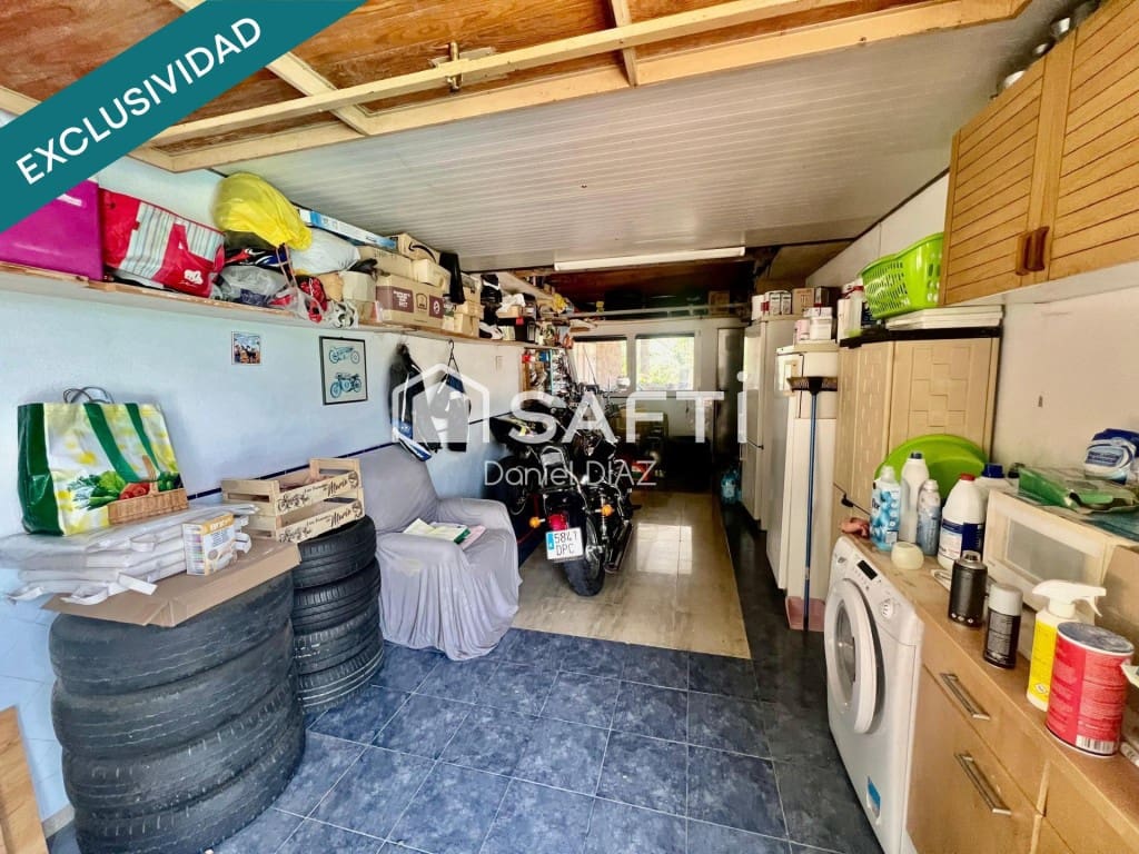 Chalet de 4 habitaciones en Llagostera en venta - 260.000 € (Ref: 9990397)