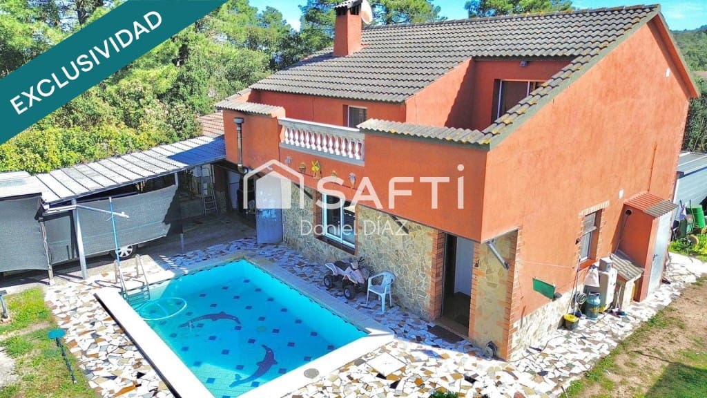 Chalet de 4 habitaciones en Llagostera en venta - 260.000 € (Ref: 9990397)