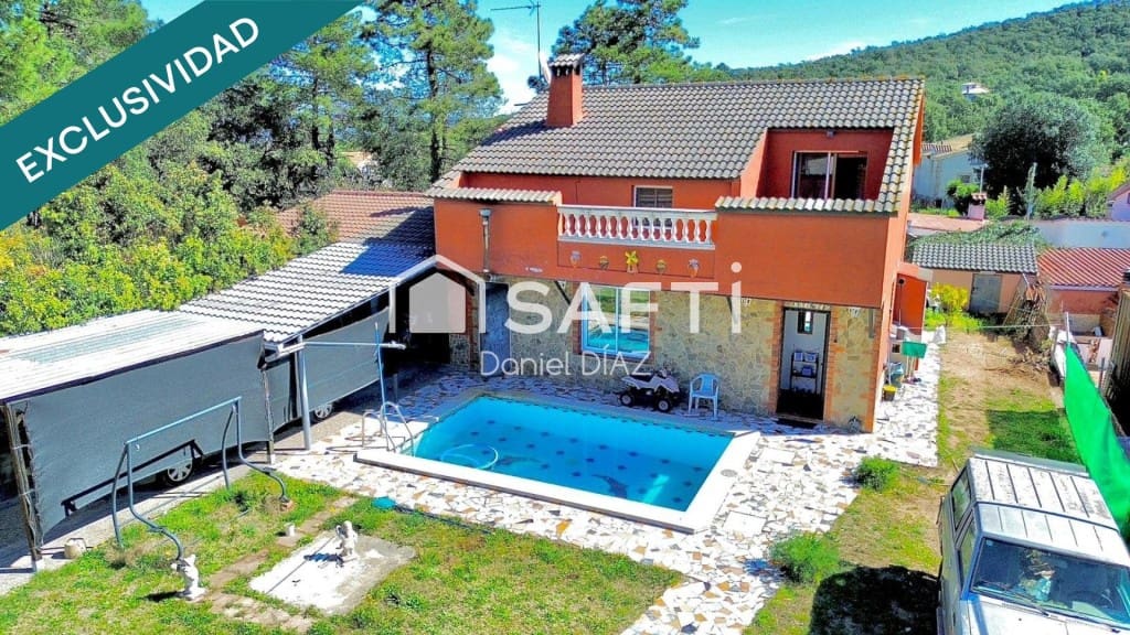 Chalet de 4 habitaciones en Llagostera en venta - 260.000 € (Ref: 9990397)