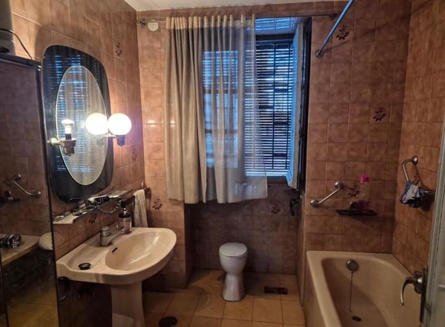 Oficina en Valencia de Don Juan en venta - 365.000 € (Ref: 9990401)