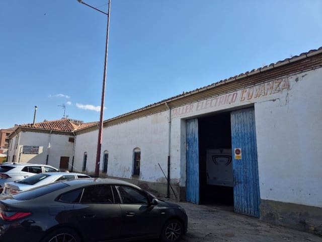 Oficina en Valencia de Don Juan en venta - 365.000 € (Ref: 9990401)