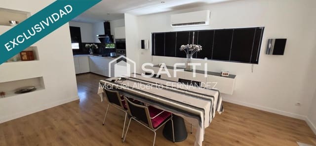 3 sypialnia Willa na sprzedaż w Urbanitzacions del Nord, Lloret de Mar z garażem - 330 000 € (Ref: 9993940)