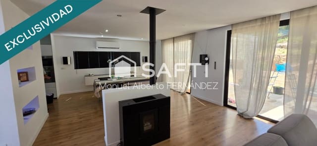 3 sypialnia Willa na sprzedaż w Urbanitzacions del Nord, Lloret de Mar z garażem - 330 000 € (Ref: 9993940)