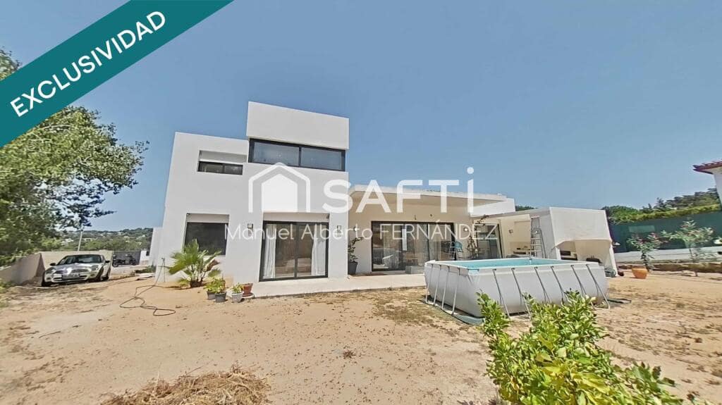 3 bedroom Villa for sale in Lloret de Mar with garage - € 330,000 (Ref: 9993940)