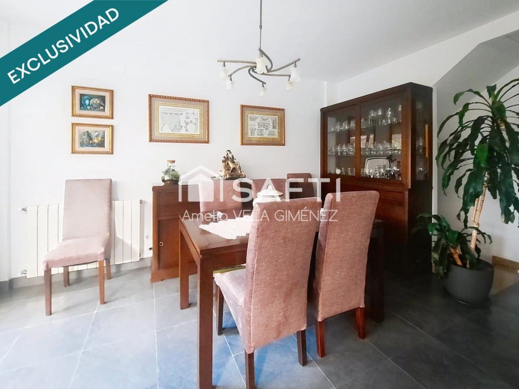 4 makuuhuone Rivitalo myytävänä paikassa Sagunto / Sagunt mukana 
autotalli - 395 000 € (Ref: 9993942)