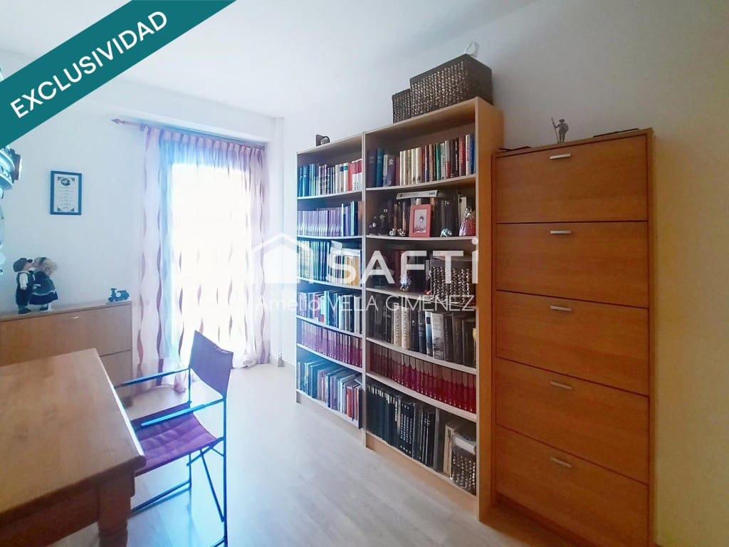 4 makuuhuone Rivitalo myytävänä paikassa Sagunto / Sagunt mukana 
autotalli - 395 000 € (Ref: 9993942)