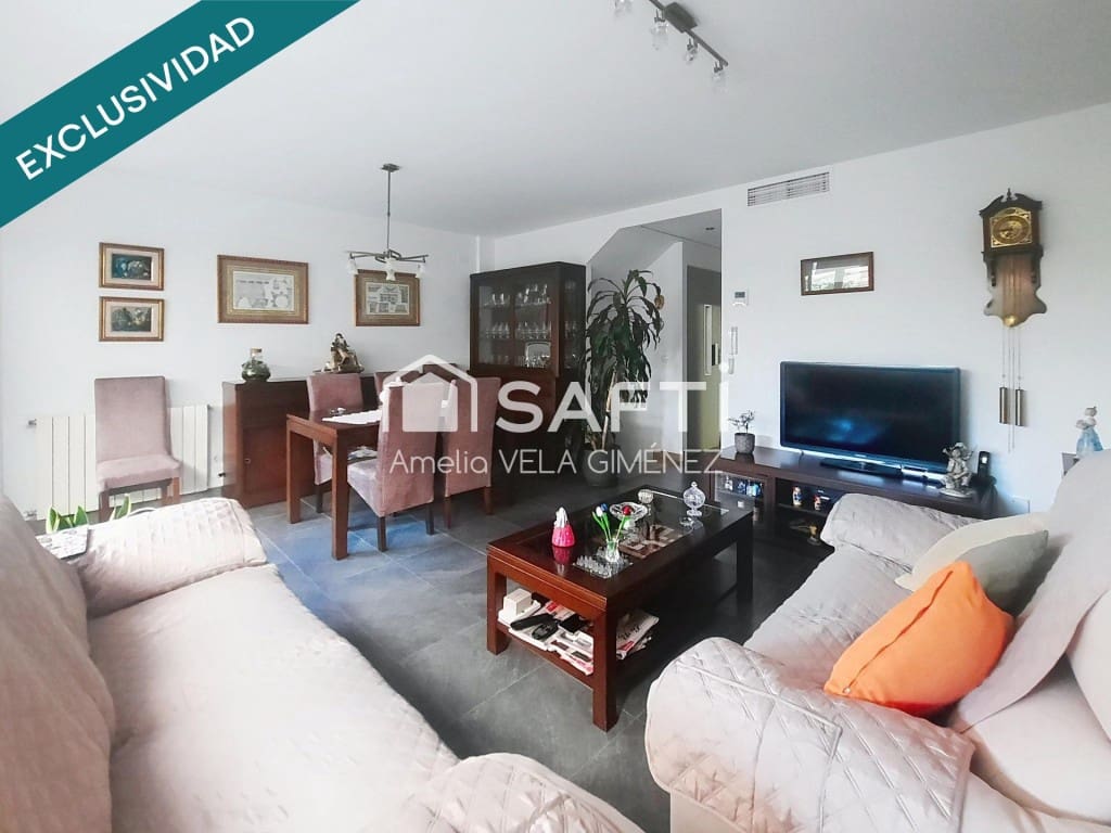 4 makuuhuone Rivitalo myytävänä paikassa Sagunto / Sagunt mukana 
autotalli - 395 000 € (Ref: 9993942)