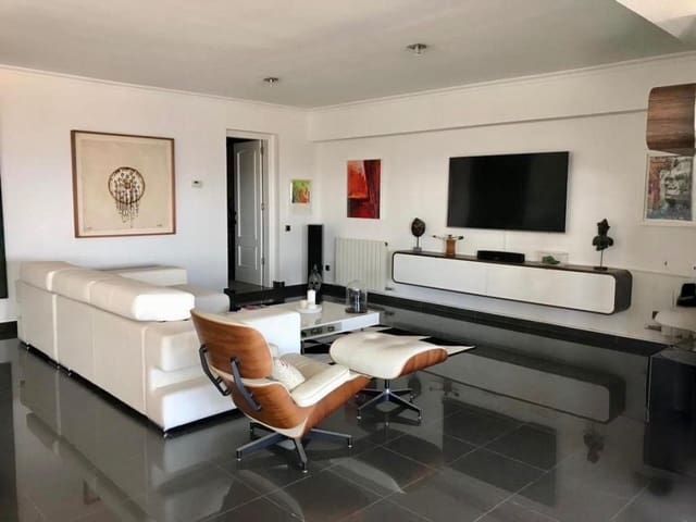 4 slaapkamer Villa te koop in Sant Boi de Llobregat met zwembad garage - € 749.000 (Ref: 9993951)