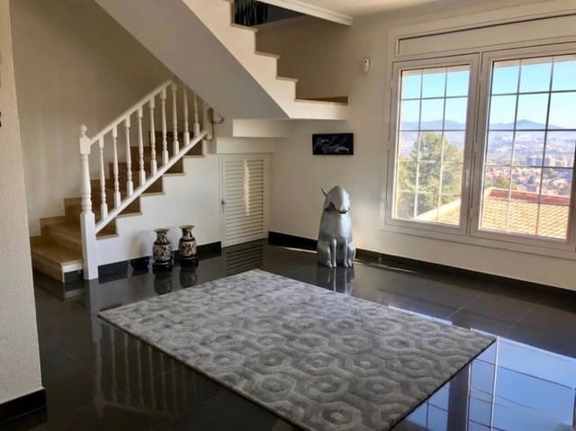 4 slaapkamer Villa te koop in Sant Boi de Llobregat met zwembad garage - € 749.000 (Ref: 9993951)