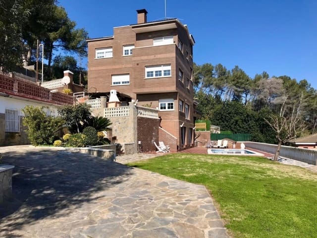 4 slaapkamer Villa te koop in Sant Boi de Llobregat met zwembad garage - € 749.000 (Ref: 9993951)