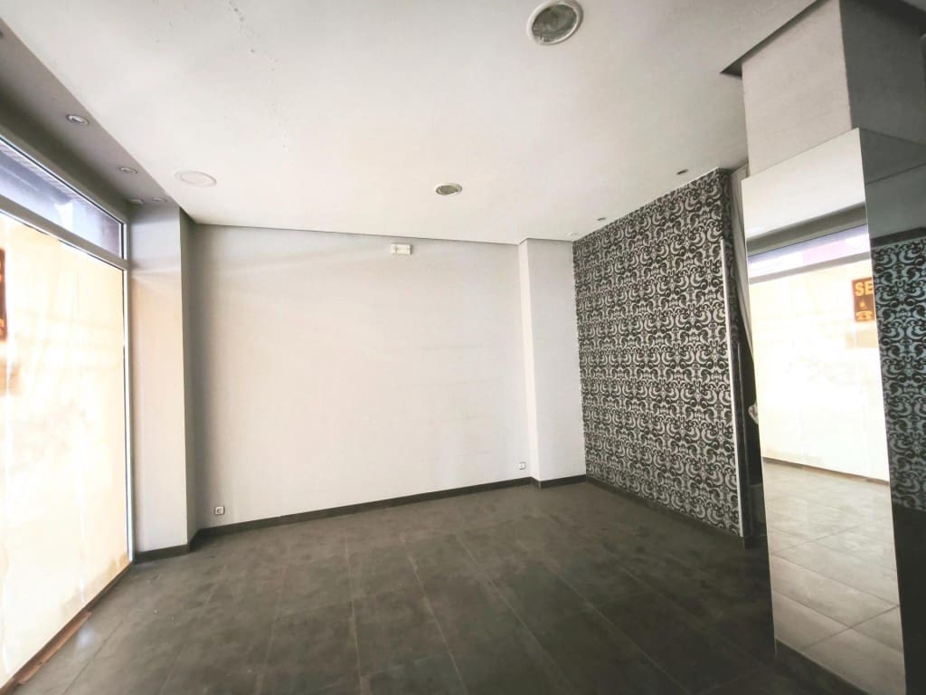 4 sovrum Vind till salu i Leon stad - 160 000 € (Ref: 9993952)