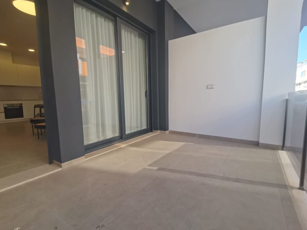 1 soverom Leilighet til salgs i Torrevieja med svømmebasseng - € 219 000 (Ref: 9993957)