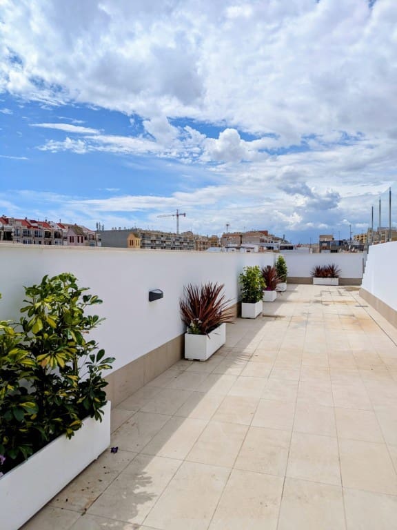 1 soverom Leilighet til salgs i Torrevieja med svømmebasseng - € 219 000 (Ref: 9993957)