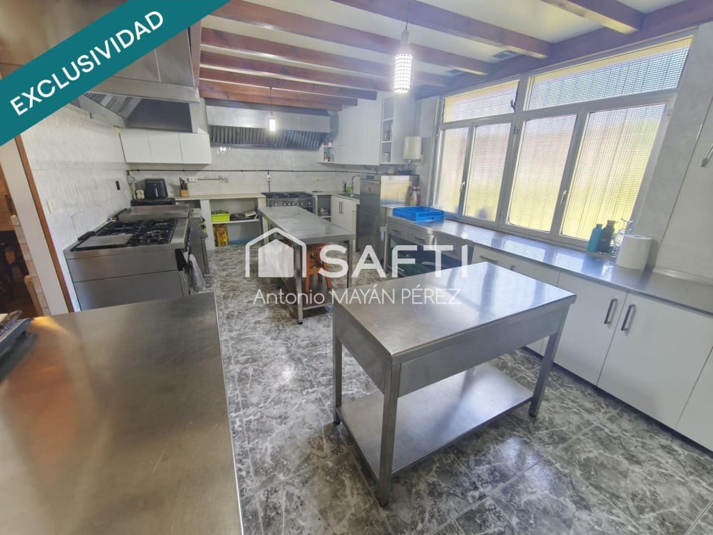 Kommersiell til salgs i Lousame med garasje - € 359 900 (Ref: 9996786)