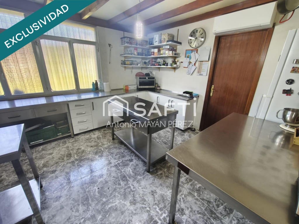 Kommersiell til salgs i Lousame med garasje - € 359 900 (Ref: 9996786)