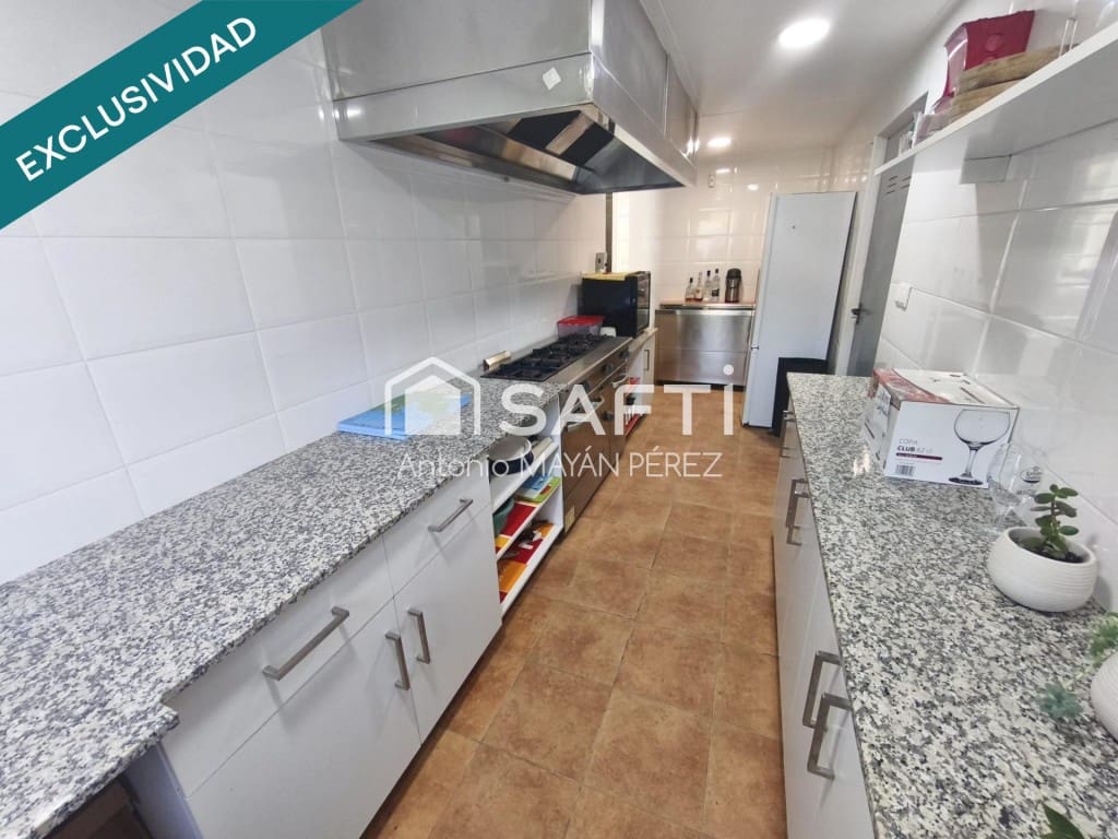 Kommersiell til salgs i Lousame med garasje - € 359 900 (Ref: 9996786)