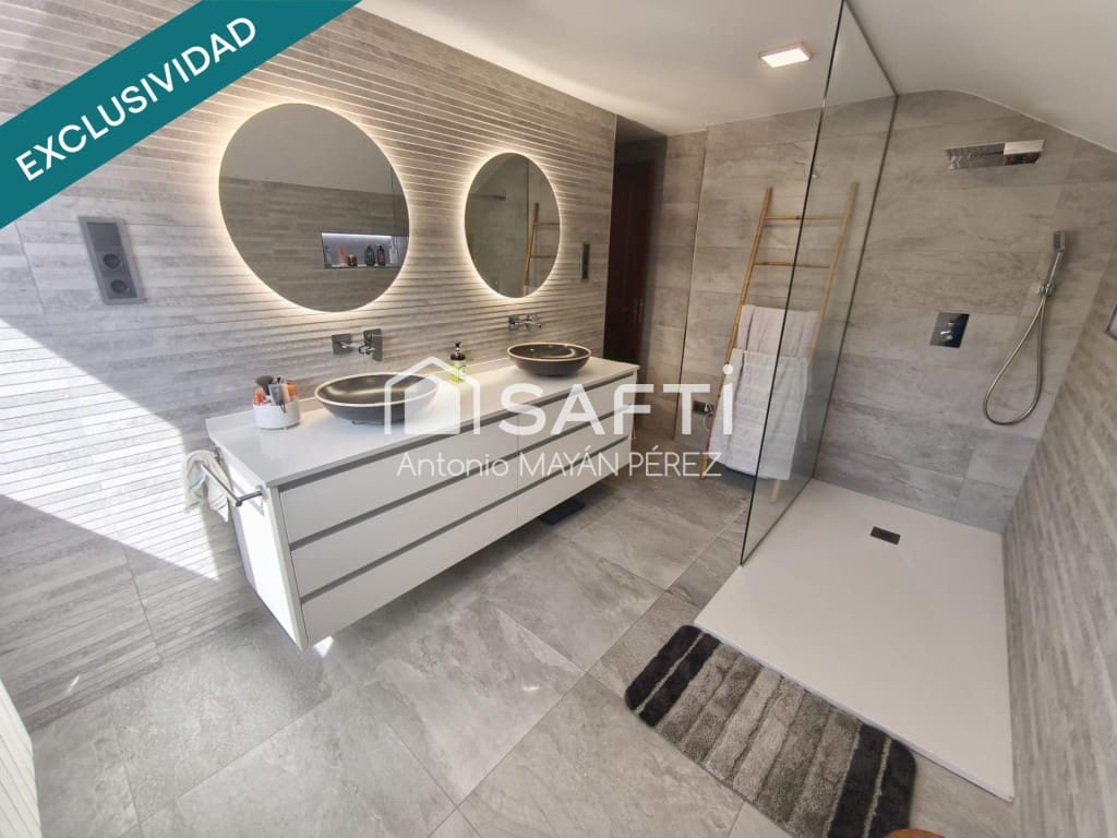 Kommersiell til salgs i Lousame med garasje - € 359 900 (Ref: 9996786)