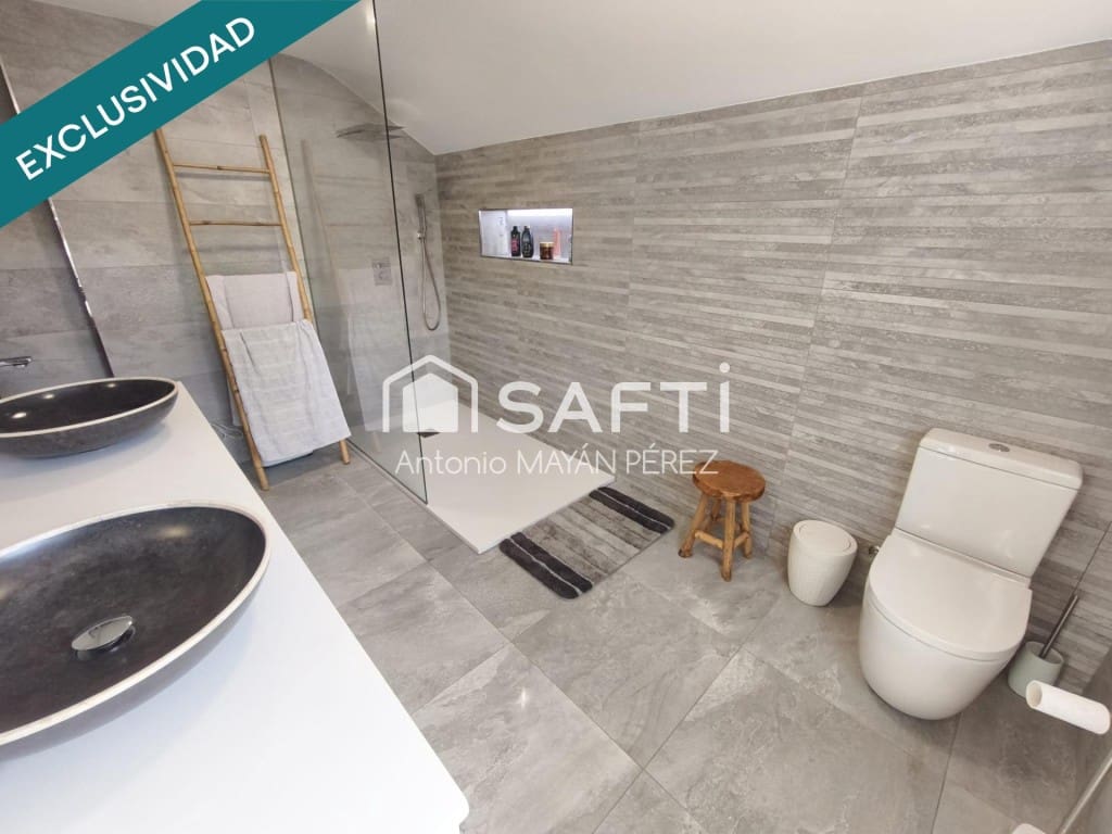 Kommersiell til salgs i Lousame med garasje - € 359 900 (Ref: 9996786)