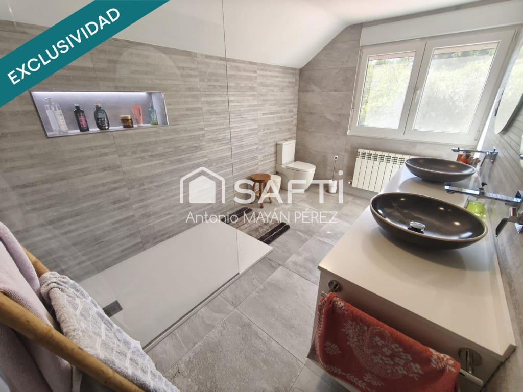 Kommersiell til salgs i Lousame med garasje - € 359 900 (Ref: 9996786)