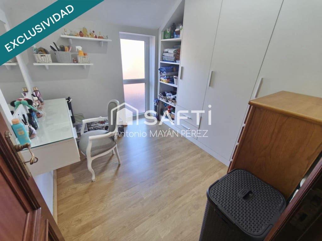 Kommersiell til salgs i Lousame med garasje - € 359 900 (Ref: 9996786)