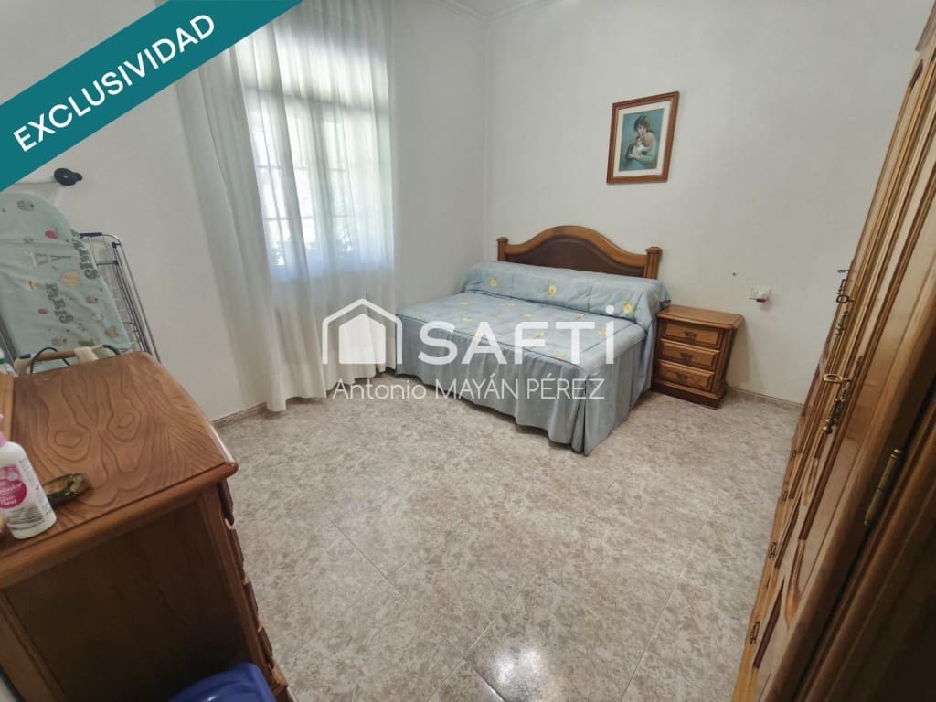 Kommersiell til salgs i Lousame med garasje - € 359 900 (Ref: 9996786)