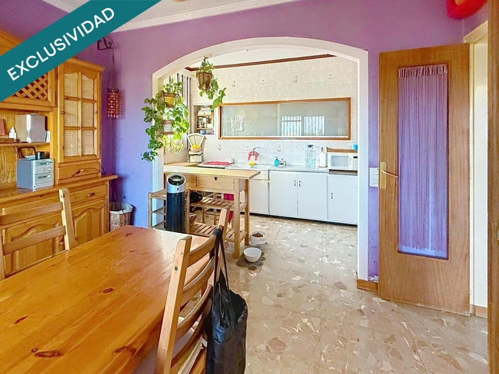 3 makuuhuone Huvila myytävänä paikassa La Bisbal del Penedes mukana 
autotalli - 235 000 € (Ref: 9996792)