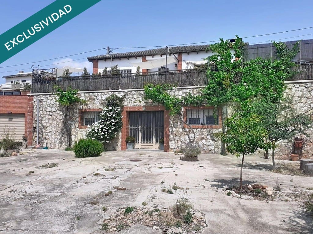 3 makuuhuone Huvila myytävänä paikassa La Bisbal del Penedes mukana 
autotalli - 235 000 € (Ref: 9996792)
