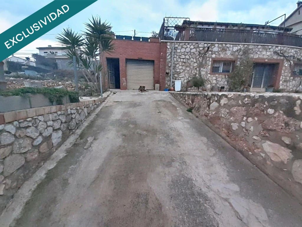 3 makuuhuone Huvila myytävänä paikassa La Bisbal del Penedes mukana 
autotalli - 235 000 € (Ref: 9996792)