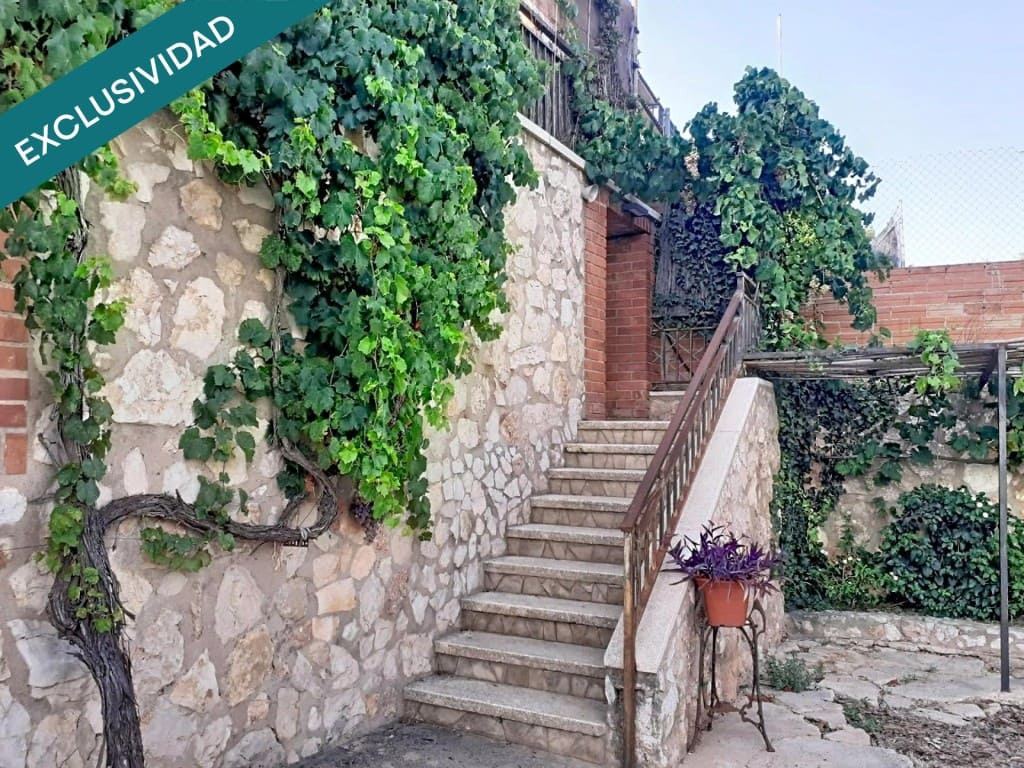 3 makuuhuone Huvila myytävänä paikassa La Bisbal del Penedes mukana 
autotalli - 235 000 € (Ref: 9996792)
