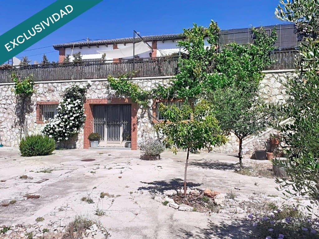 3 makuuhuone Huvila myytävänä paikassa La Bisbal del Penedes mukana 
autotalli - 235 000 € (Ref: 9996792)