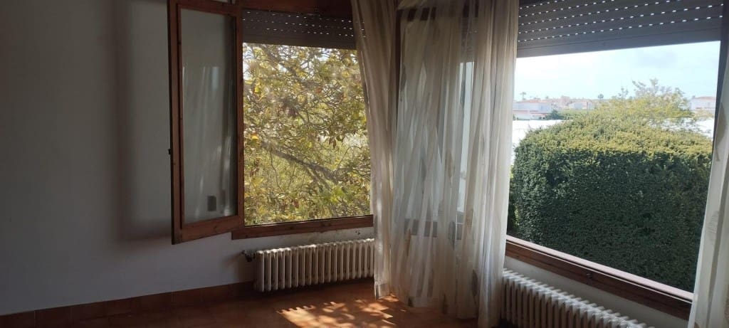 Chalet de 3 habitaciones en Vinaròs en venta con piscina garaje - 440.000 € (Ref: 9996794)