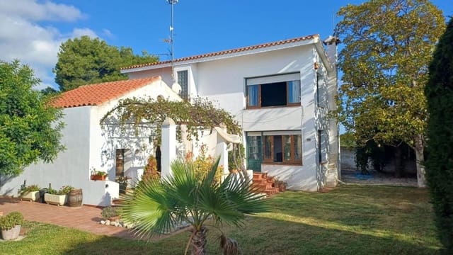 Chalet de 3 habitaciones en Vinaròs en venta con piscina garaje - 440.000 € (Ref: 9996794)