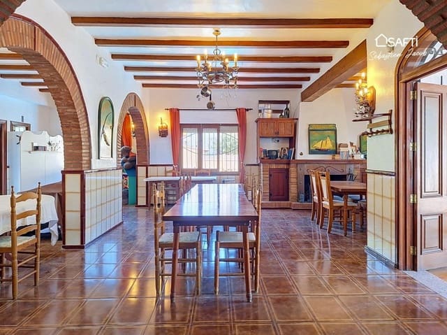 Chalet de 4 habitaciones en La Font d'En Carròs en venta con piscina - 530.000 € (Ref: 9996800)