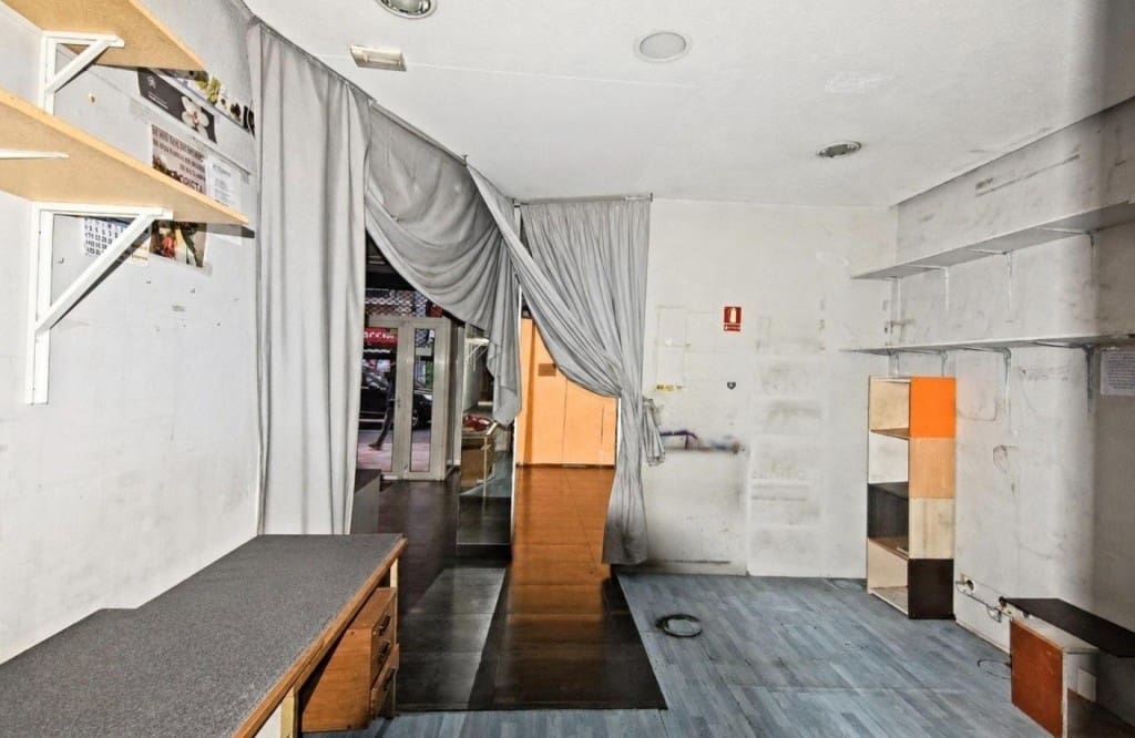 Kommersiell till salu i Leon stad - 160 000 € (Ref: 9996801)