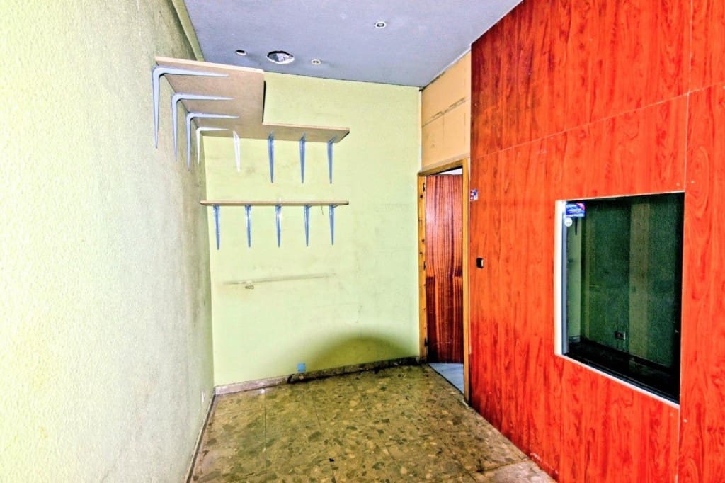 Kommersiell till salu i Leon stad - 160 000 € (Ref: 9996801)