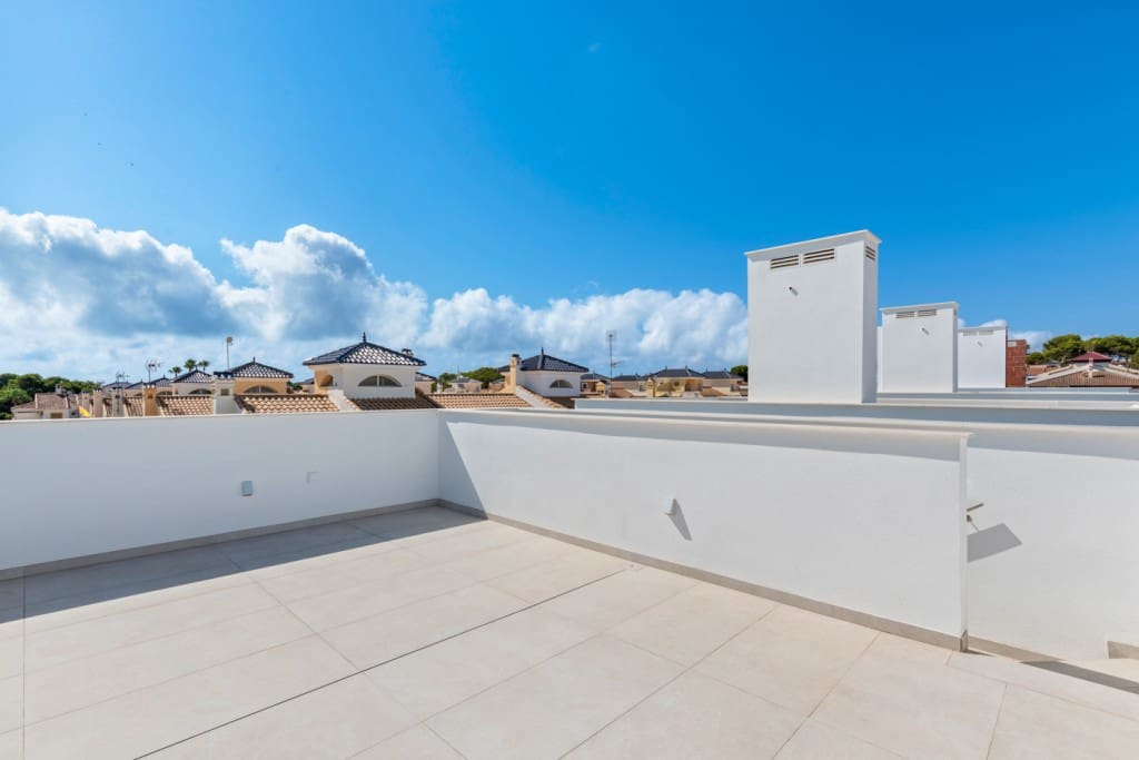 Chalet de 3 habitaciones en Pilar de la Horadada en venta - 559.900 € (Ref: 9996818)