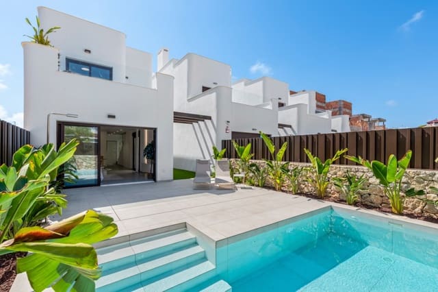 Chalet de 3 habitaciones en Mil Palmeras, Pilar de la Horadada en venta - 559.900 € (Ref: 9996818)