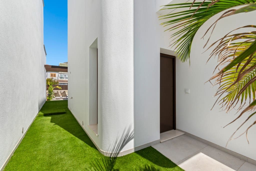 Chalet de 3 habitaciones en Pilar de la Horadada en venta - 559.900 € (Ref: 9996818)