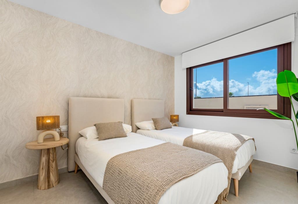 Chalet de 3 habitaciones en Pilar de la Horadada en venta - 559.900 € (Ref: 9996818)