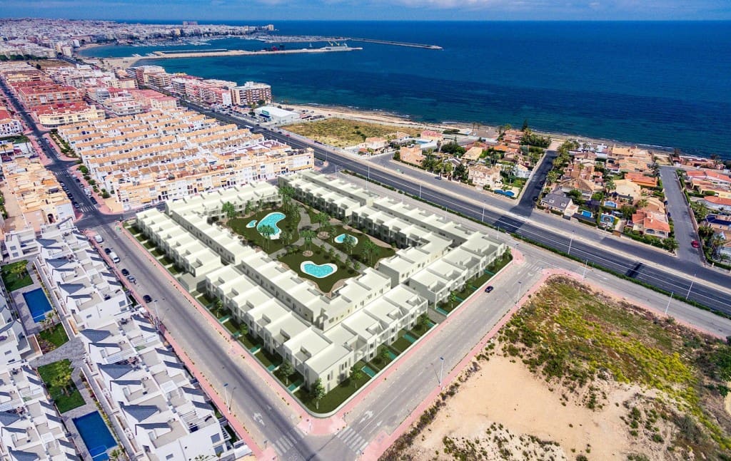 2 soveværelse Villa til salg i Torrevieja med swimmingpool - € 380.000 (Ref: 9996824)