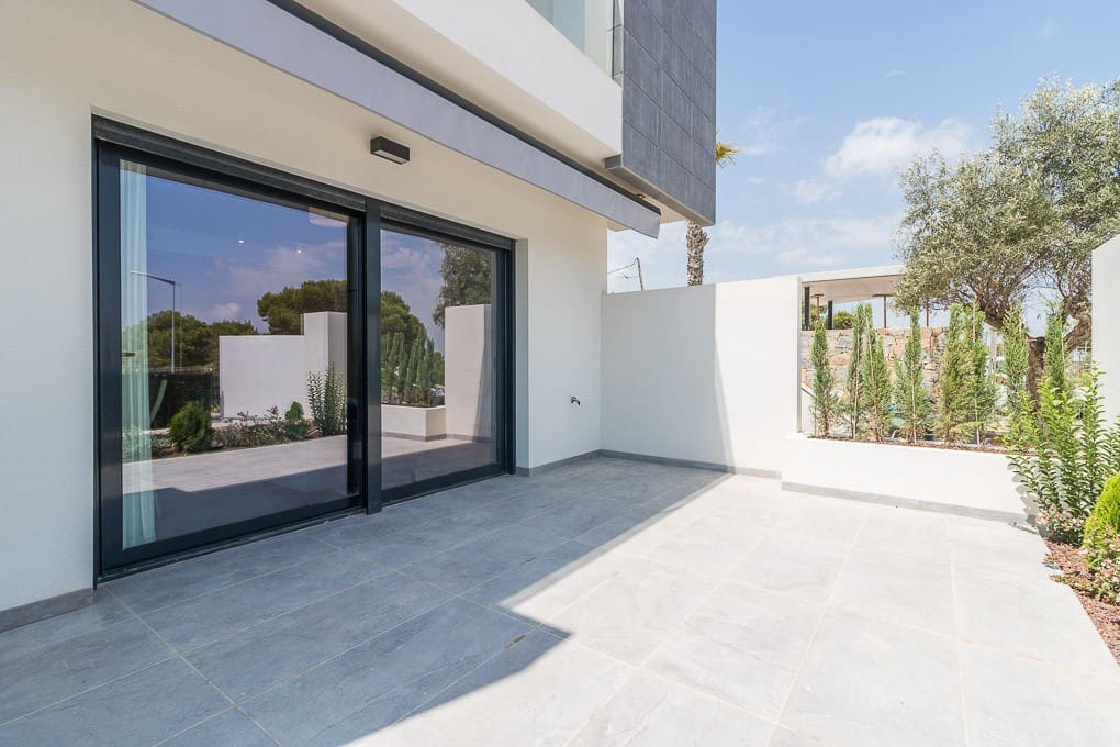 3 soverom Villa til salgs i Torrevieja med svømmebasseng - € 330 000 (Ref: 9996828)