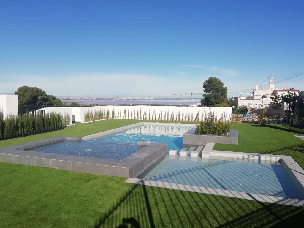 3 soverom Villa til salgs i Torrevieja med svømmebasseng - € 330 000 (Ref: 9996828)