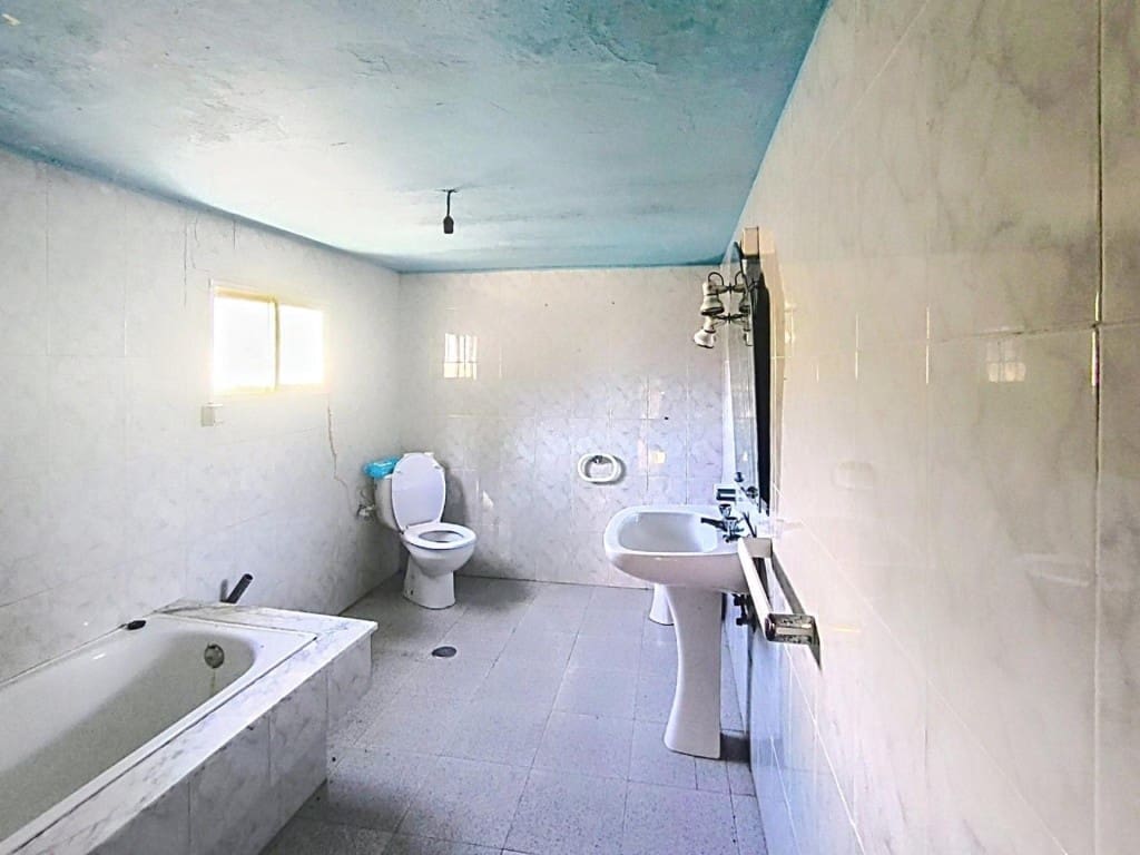 4 bedroom Villa for sale in Porto do Son with garage - € 125,000 (Ref: 9998459)