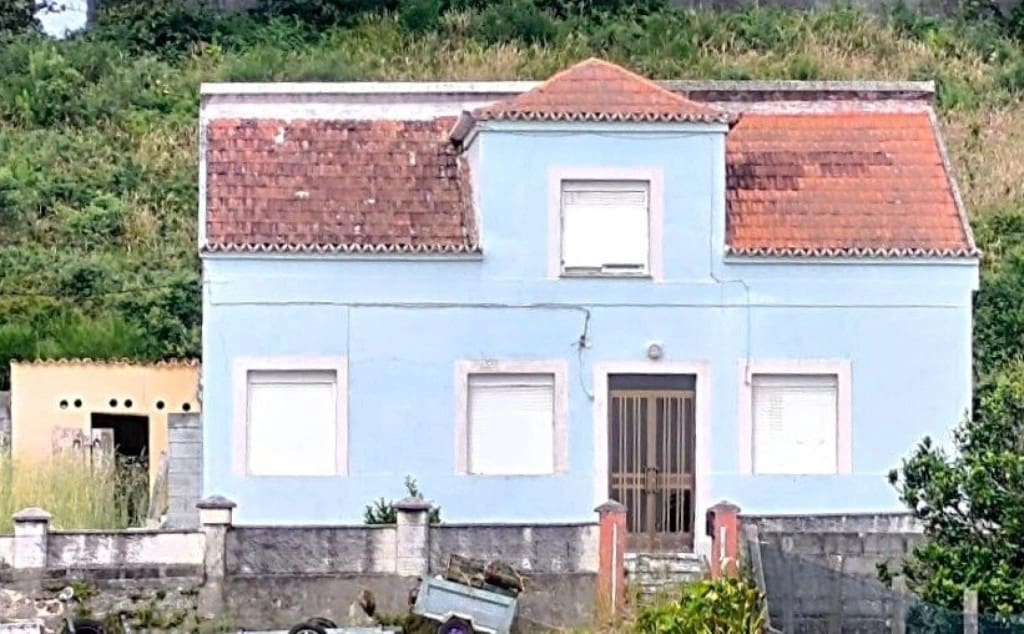 4 bedroom Villa for sale in Porto do Son with garage - € 125,000 (Ref: 9998459)
